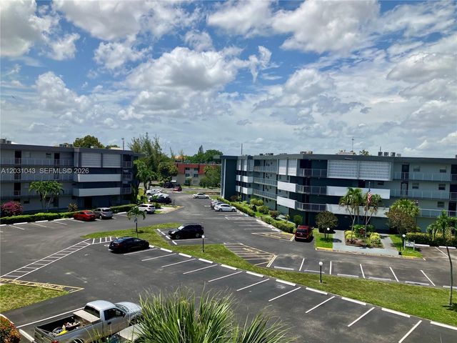 2801 NW 47th Terrace 403B, Lauderdale Lakes, FL 33313