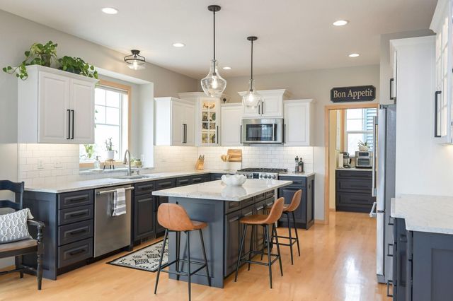 11254 Dogwood Road, Woodbury, MN 55129