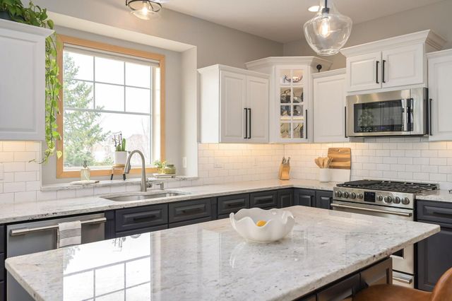 11254 Dogwood Road, Woodbury, MN 55129