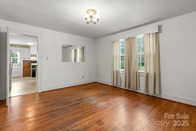 1520 21st Avenue NE, Hickory, NC 28601
