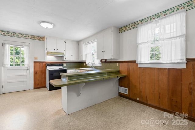 1520 21st Avenue NE, Hickory, NC 28601
