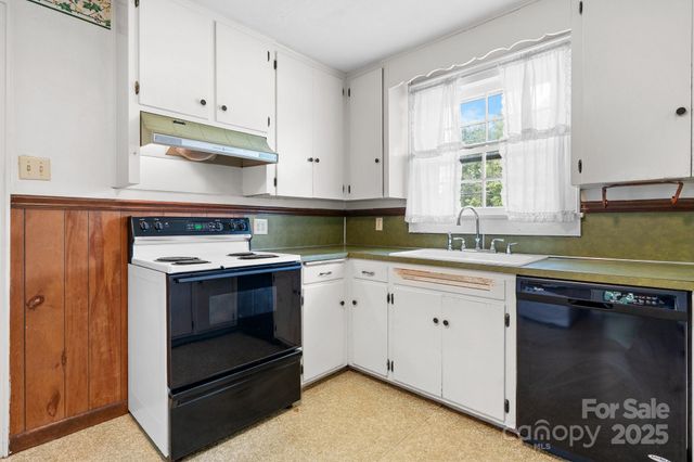 1520 21st Avenue NE, Hickory, NC 28601