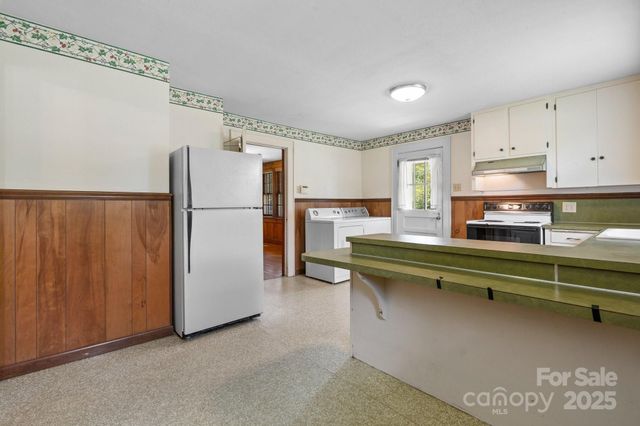 1520 21st Avenue NE, Hickory, NC 28601