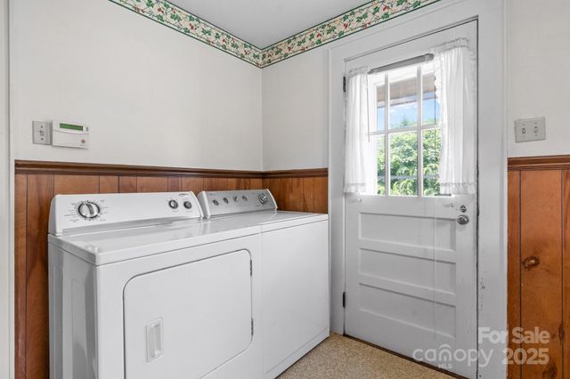 1520 21st Avenue NE, Hickory, NC 28601