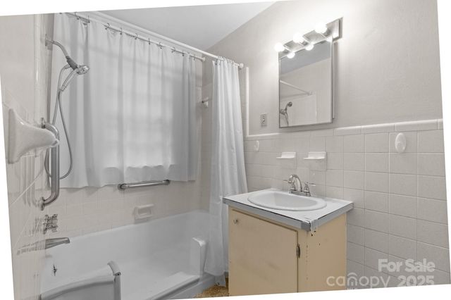 1520 21st Avenue NE, Hickory, NC 28601