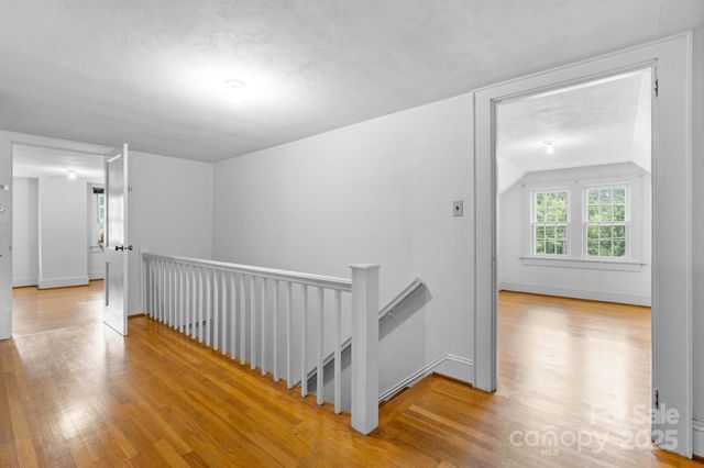 1520 21st Avenue NE, Hickory, NC 28601