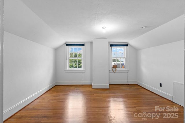 1520 21st Avenue NE, Hickory, NC 28601