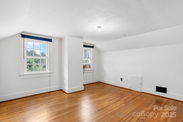 1520 21st Avenue NE, Hickory, NC 28601