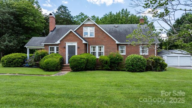 1520 21st Avenue NE, Hickory, NC 28601