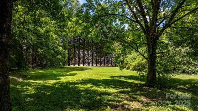 1520 21st Avenue NE, Hickory, NC 28601