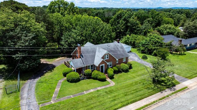 1520 21st Avenue NE, Hickory, NC 28601