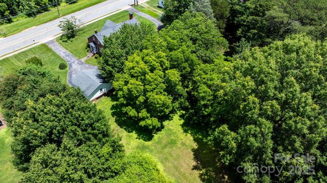 1520 21st Avenue NE, Hickory, NC 28601