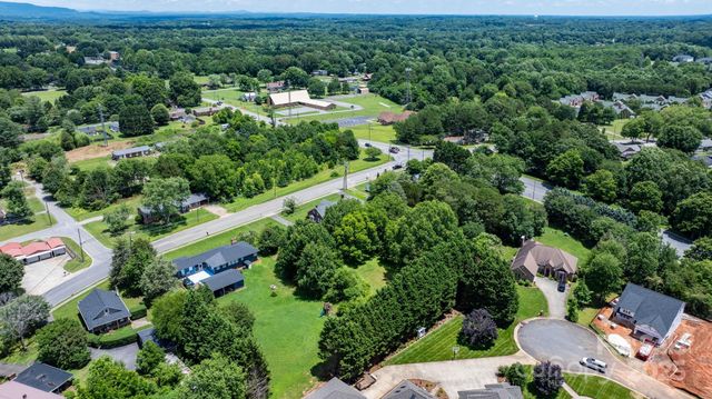 1520 21st Avenue NE, Hickory, NC 28601