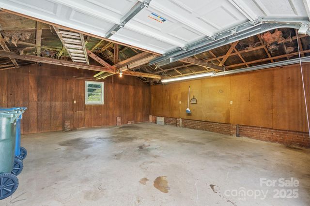 1520 21st Avenue NE, Hickory, NC 28601