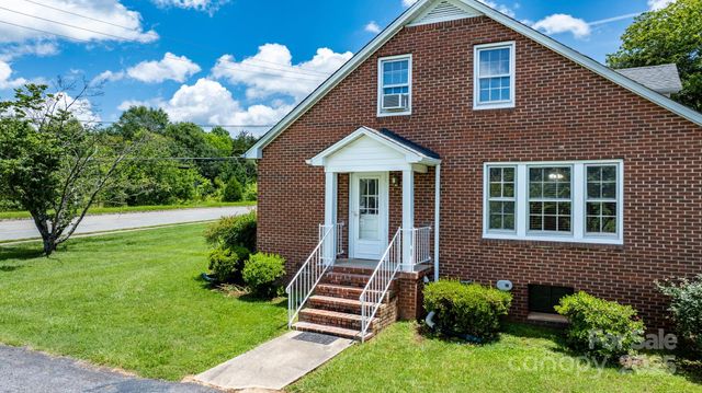 1520 21st Avenue NE, Hickory, NC 28601