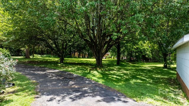 1520 21st Avenue NE, Hickory, NC 28601