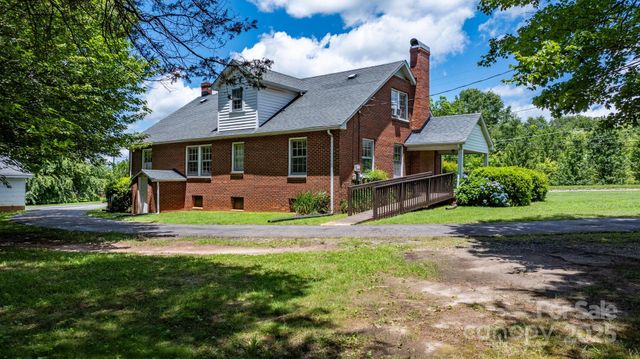 1520 21st Avenue NE, Hickory, NC 28601