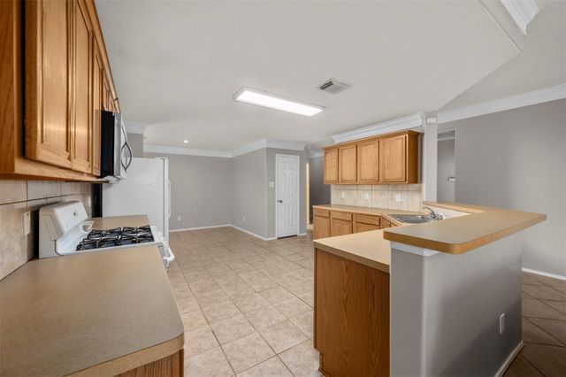 8014 Blackcherry Lane, Baytown, TX 77523