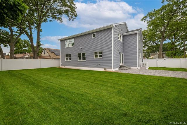 345 Christopher Street, Oceanside, NY 11572