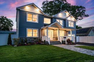 345 Christopher Street, Oceanside, NY 11572