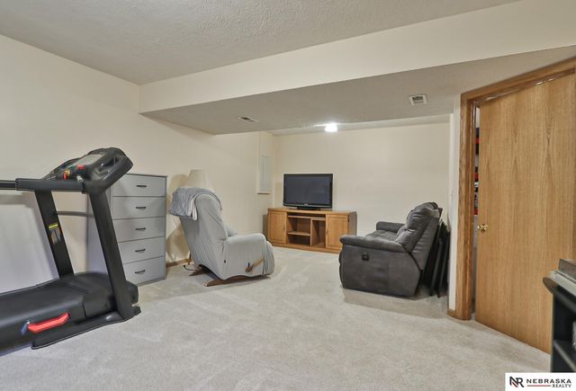 13581 W Circle, Omaha, NE 68137