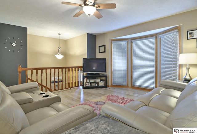 13581 W Circle, Omaha, NE 68137