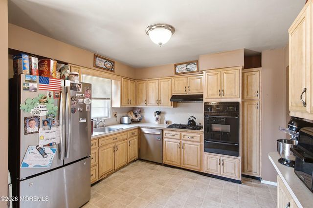 81 Elm Street, Beachwood, NJ 08722