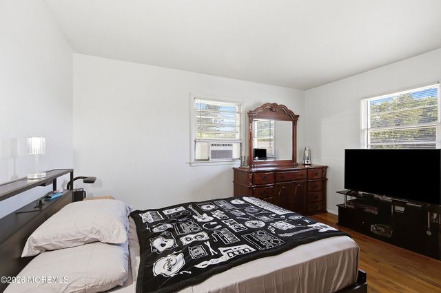 81 Elm Street, Beachwood, NJ 08722