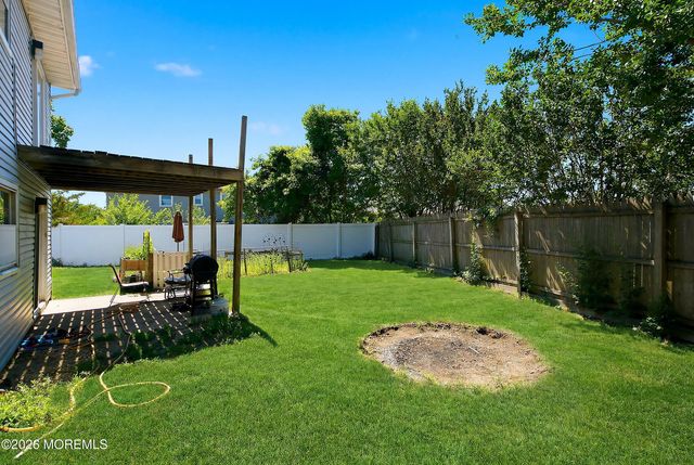 81 Elm Street, Beachwood, NJ 08722