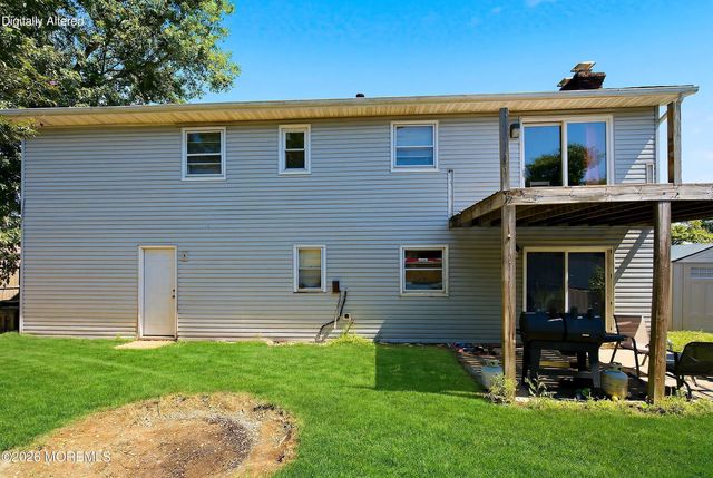 81 Elm Street, Beachwood, NJ 08722