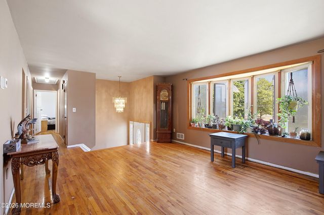 81 Elm Street, Beachwood, NJ 08722