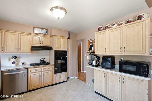 81 Elm Street, Beachwood, NJ 08722
