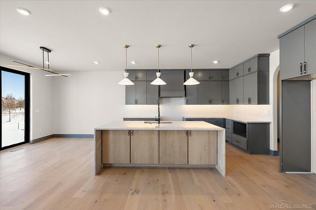 42528 Saddle Lane, Sterling Heights, MI 48314