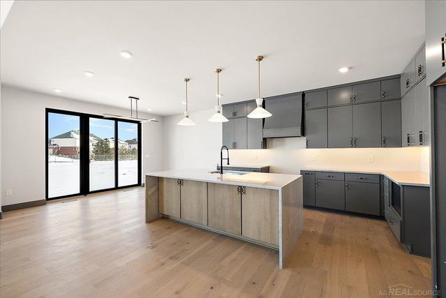 42528 Saddle Lane, Sterling Heights, MI 48314