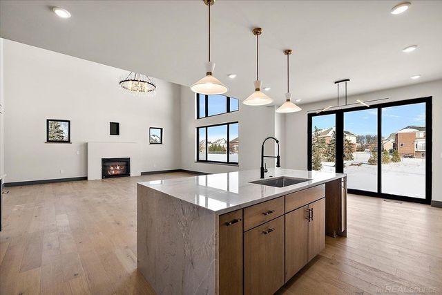 42528 Saddle Lane, Sterling Heights, MI 48314