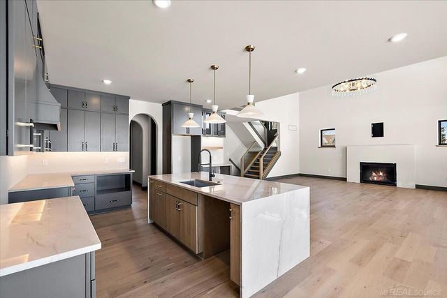 42528 Saddle Lane, Sterling Heights, MI 48314