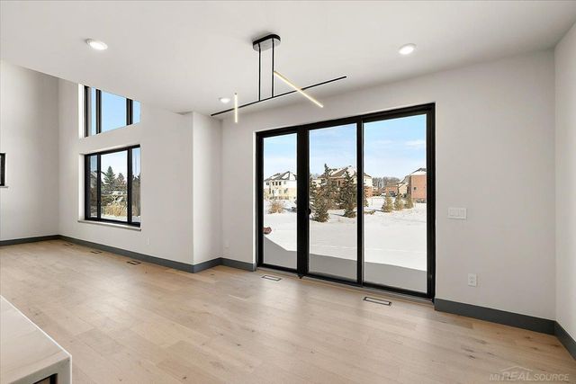 42528 Saddle Lane, Sterling Heights, MI 48314