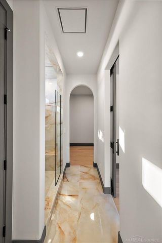 42528 Saddle Lane, Sterling Heights, MI 48314