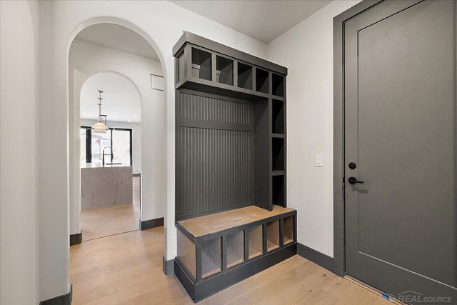 42528 Saddle Lane, Sterling Heights, MI 48314