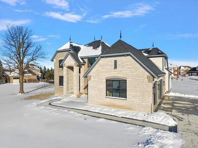 42528 Saddle Lane, Sterling Heights, MI 48314