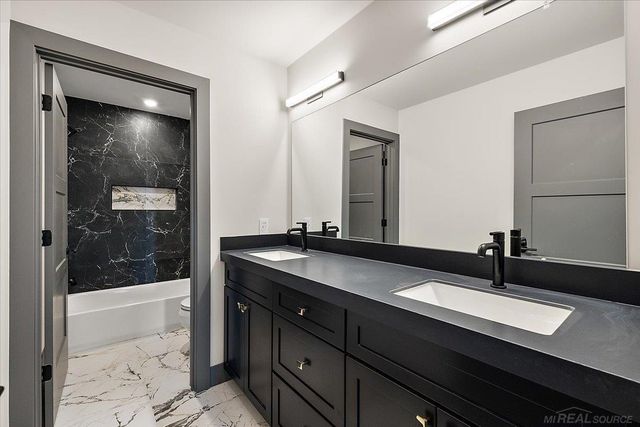 42528 Saddle Lane, Sterling Heights, MI 48314