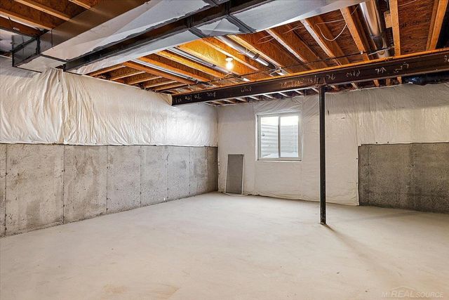 42528 Saddle Lane, Sterling Heights, MI 48314