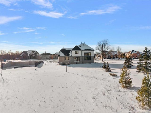 42528 Saddle Lane, Sterling Heights, MI 48314