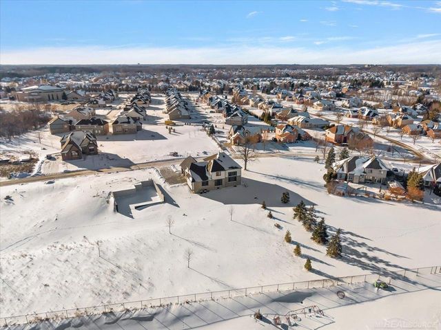 42528 Saddle Lane, Sterling Heights, MI 48314