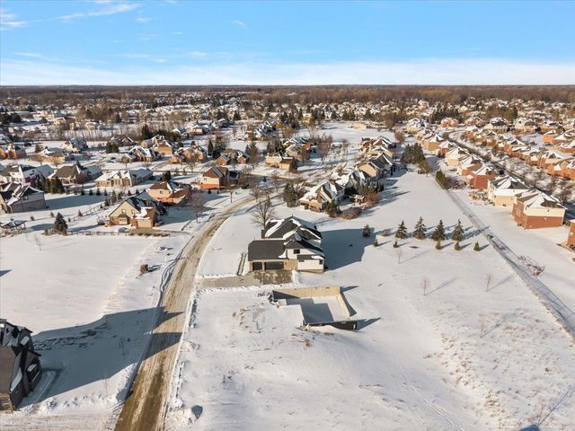 42528 Saddle Lane, Sterling Heights, MI 48314