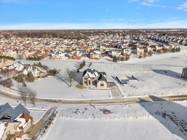 42528 Saddle Lane, Sterling Heights, MI 48314