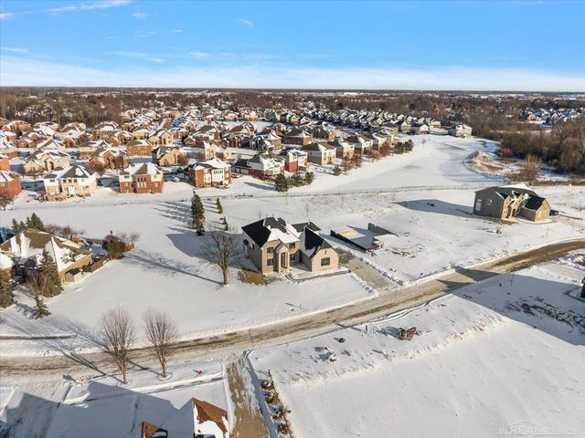 42528 Saddle Lane, Sterling Heights, MI 48314