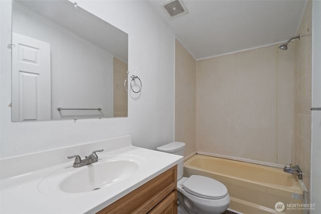 19112 Loganberry Street SW, Rochester, WA 98579