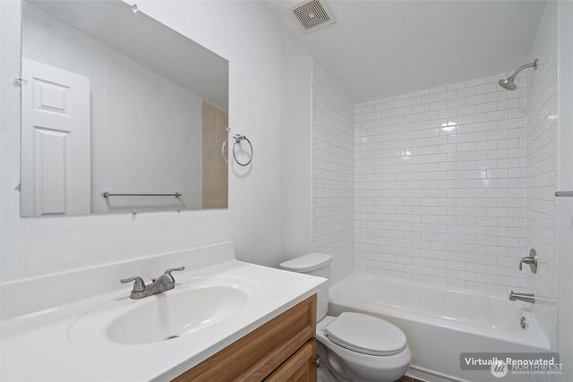 19112 Loganberry Street SW, Rochester, WA 98579