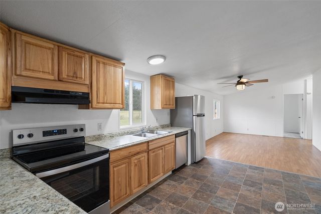 19112 Loganberry Street SW, Rochester, WA 98579